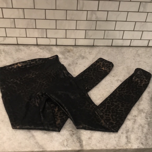Spanx Leggings Womens Small Leopard Shine Faux Leather Animal Print 20270R Luxe - Picture 2 of 14